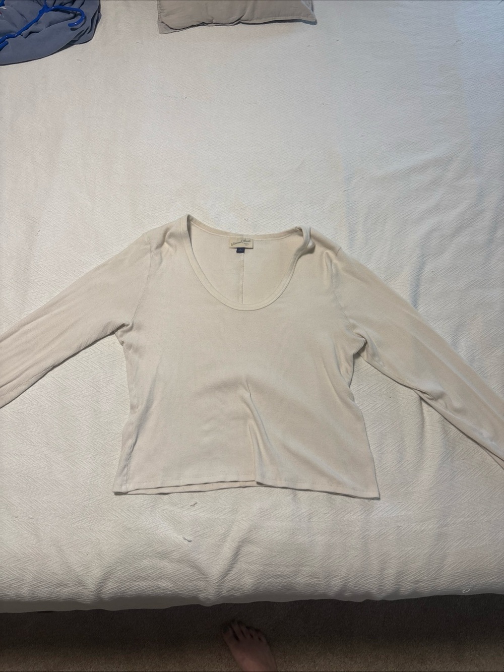 Universal Thread Cream Long Sleeve Scoop Neck Top